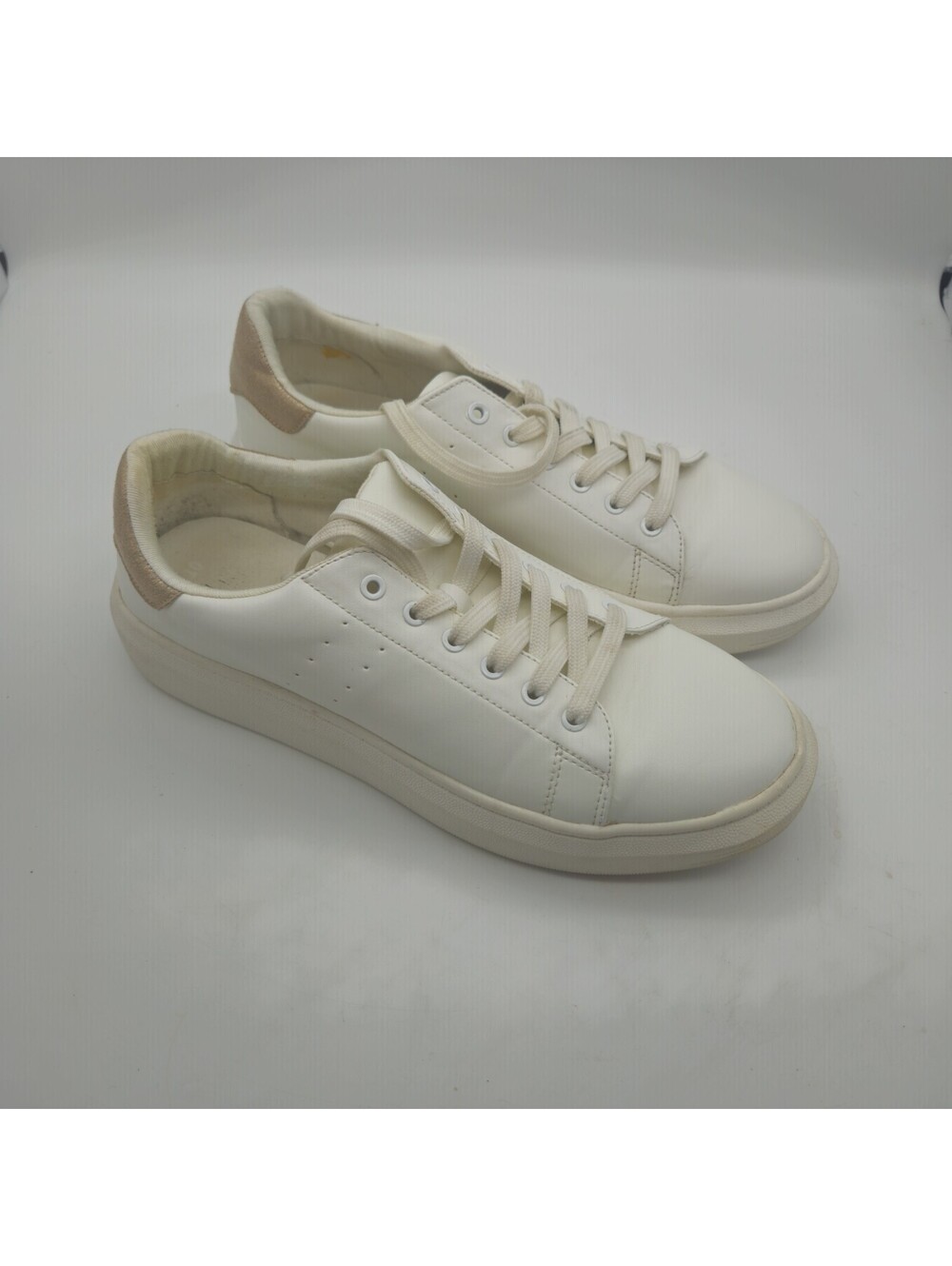 Time & Tru Ladies 10 White Sneaker Metallic Heel  Man Made Leather